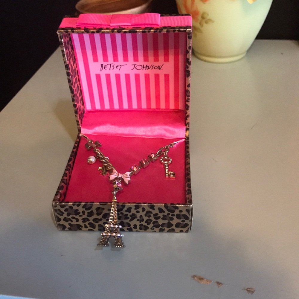 Never worn Betsey Johnson Eiffel tower necklace